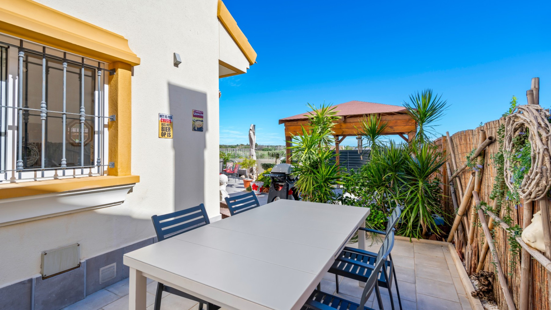 Resale - Villa -
El Raso