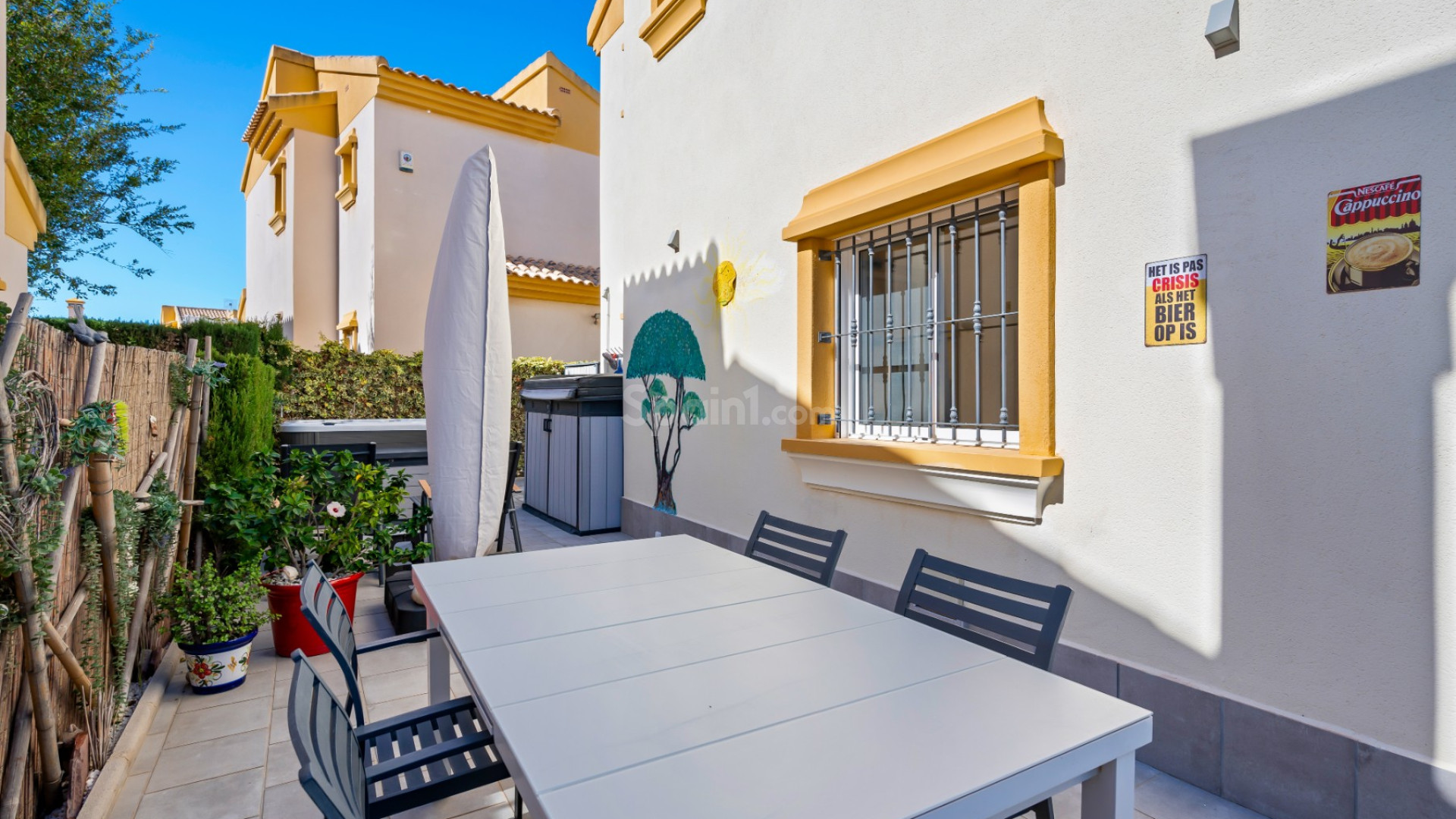 Resale - Villa -
El Raso