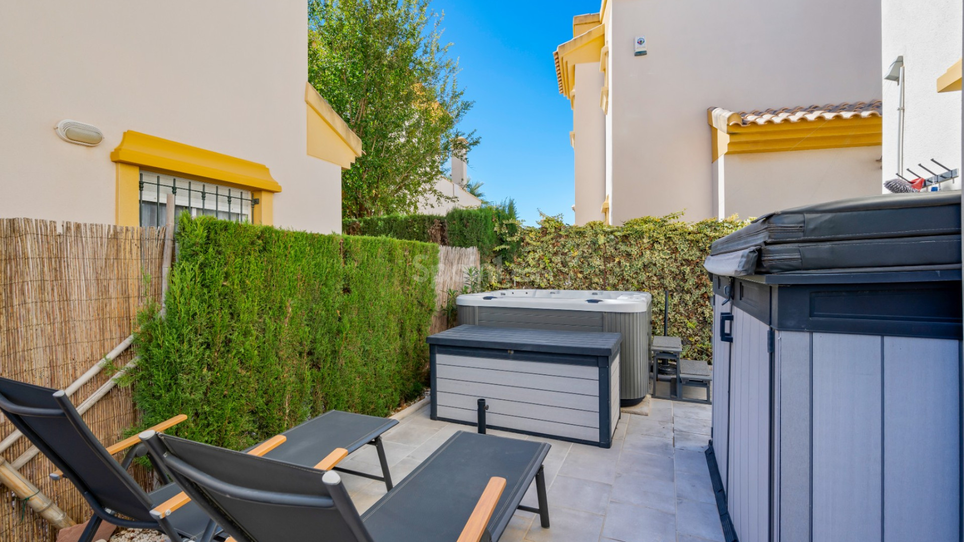 Resale - Villa -
El Raso