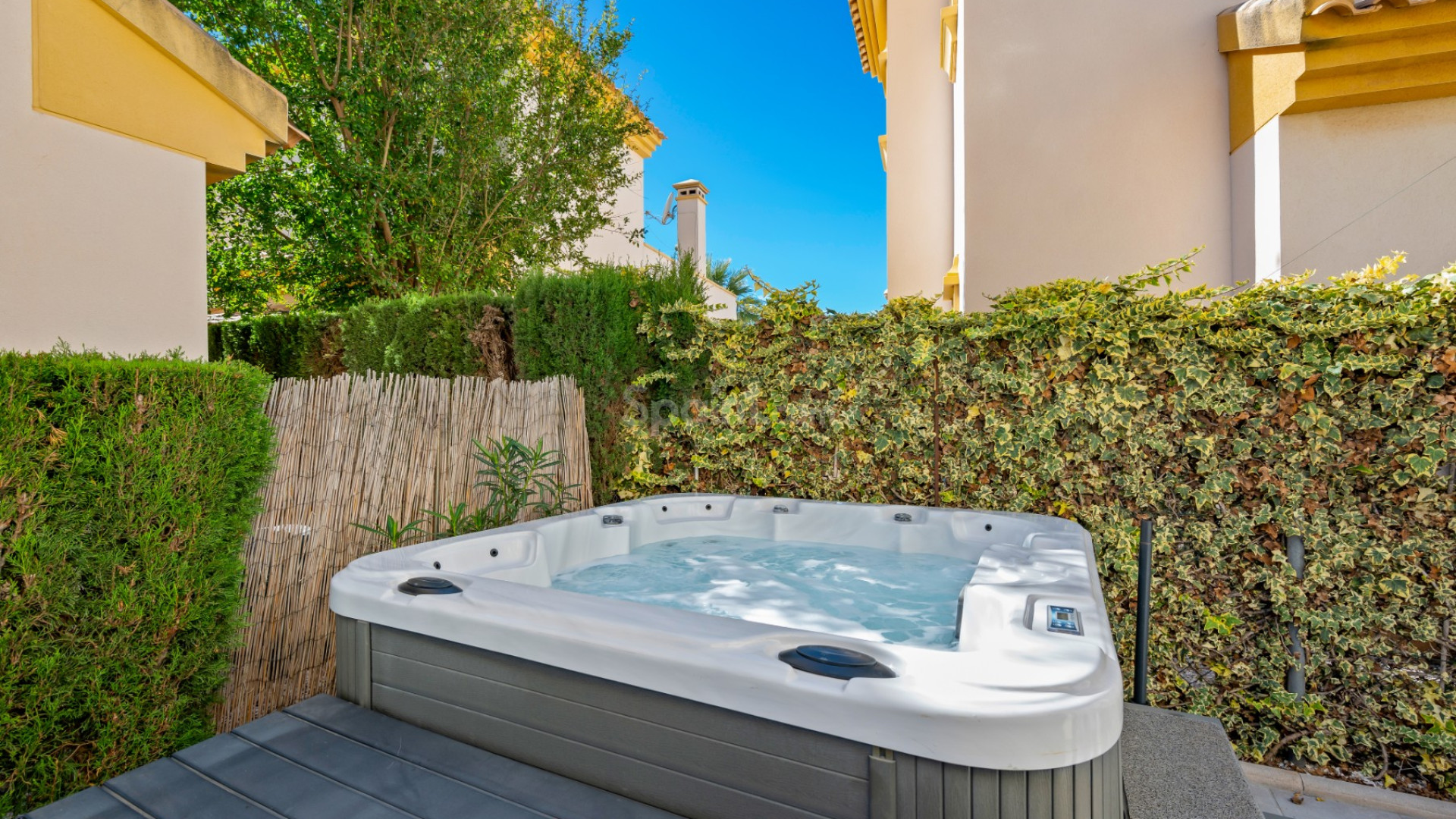 Resale - Villa -
El Raso