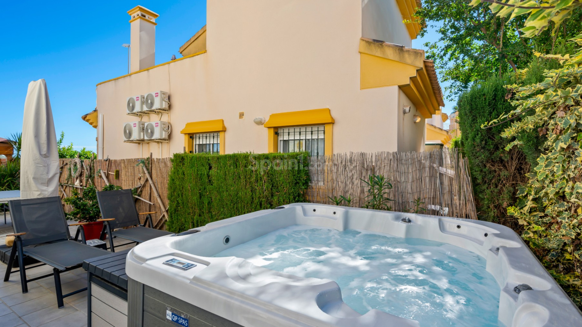 Resale - Villa -
El Raso