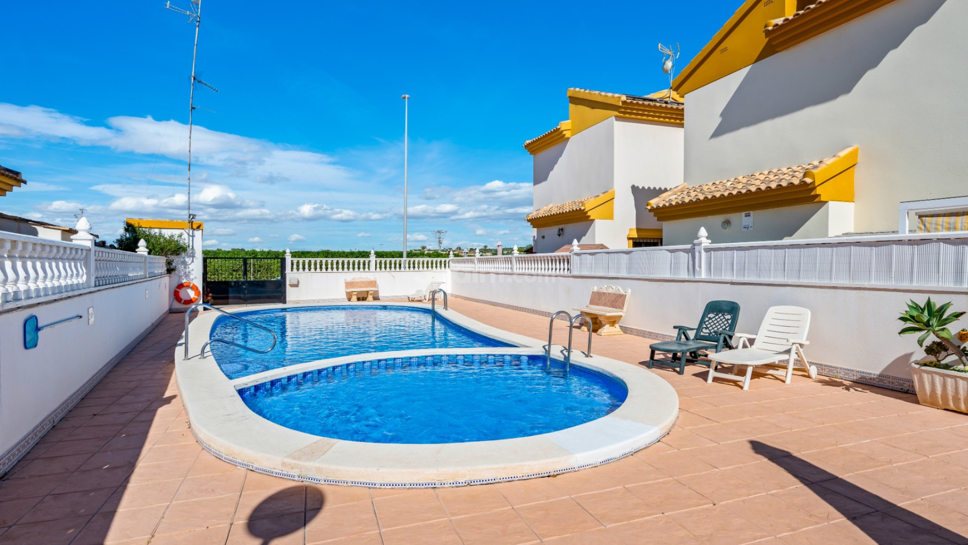 Resale - Villa -
El Raso