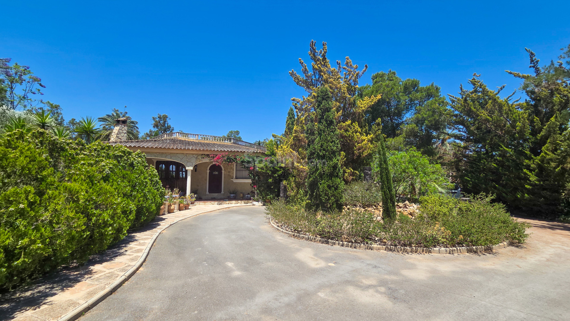 Resale - Villa -
Elche