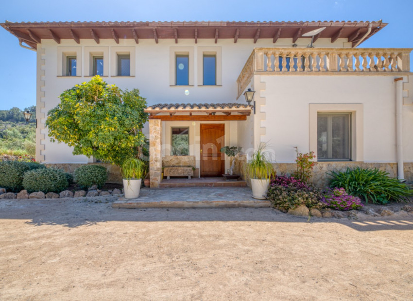 Resale - Villa -
Esporlas - Mallorca