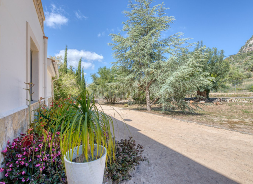 Resale - Villa -
Esporlas - Mallorca