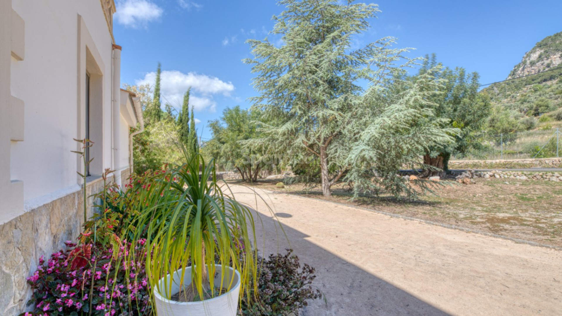 Resale - Villa -
Esporlas - Mallorca