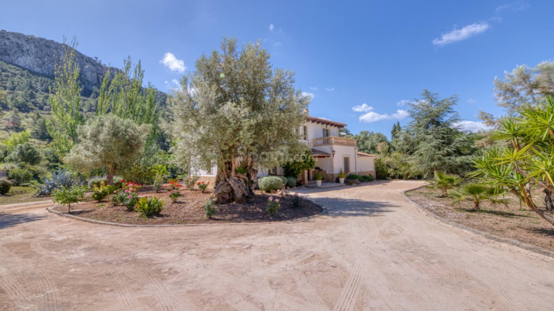 Resale - Villa -
Esporlas - Mallorca