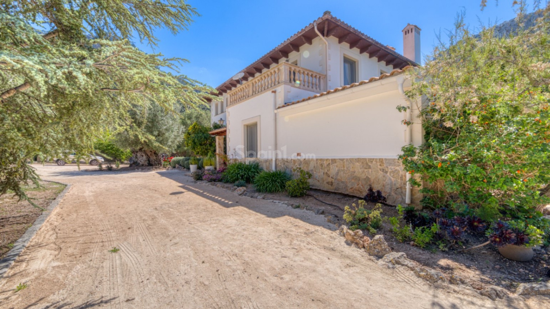 Resale - Villa -
Esporlas - Mallorca