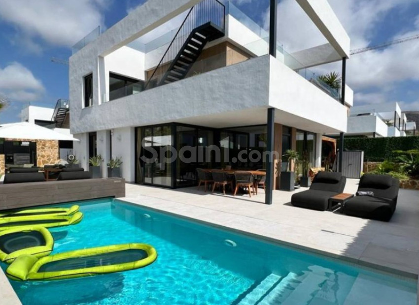 Resale - Villa -
Finestrat