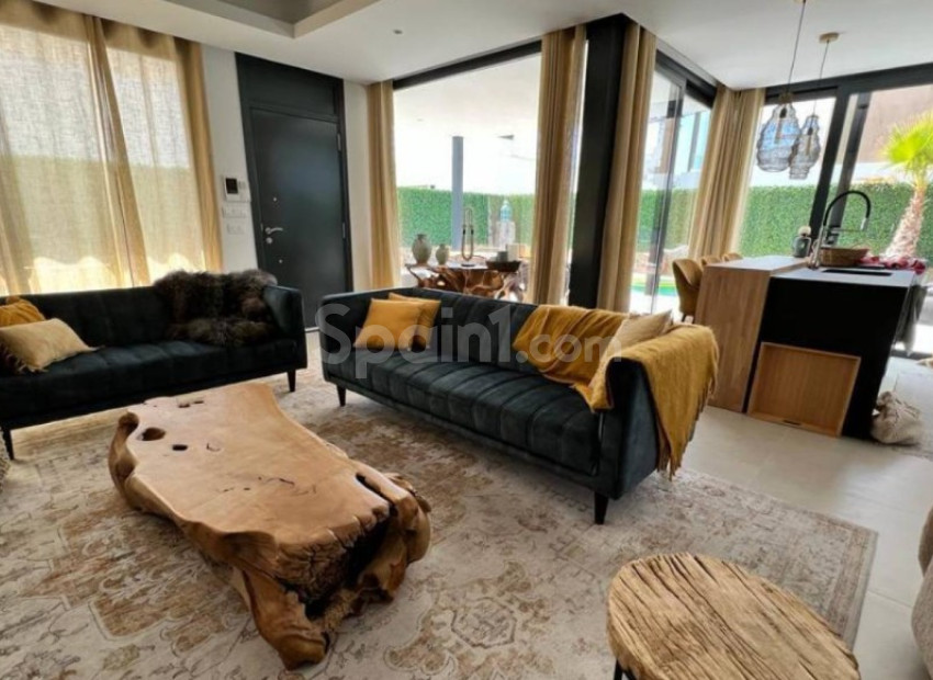 Resale - Villa -
Finestrat