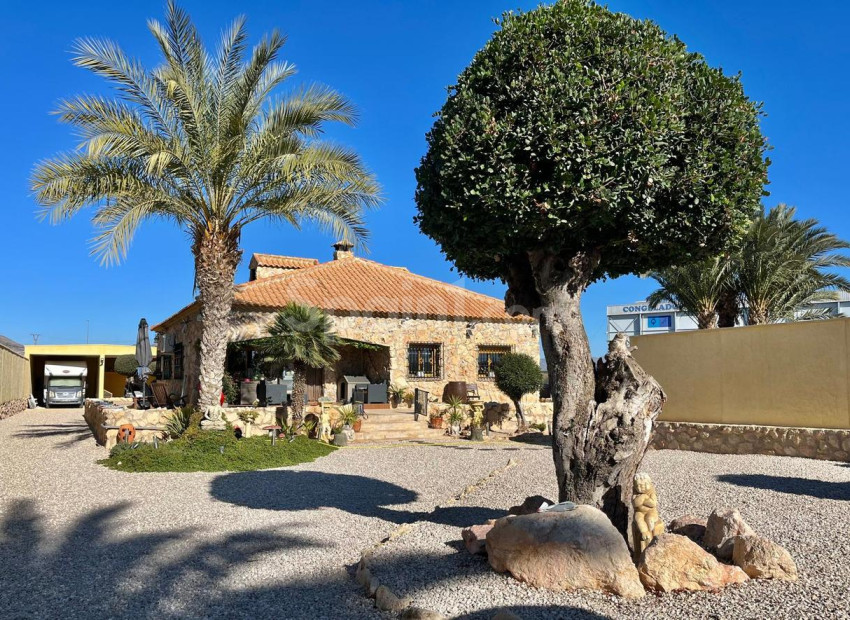 Resale - Villa -
Fortuna