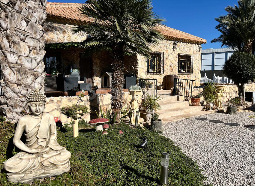Resale - Villa -
Fortuna