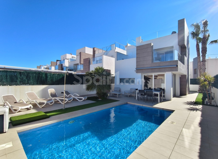 Resale - Villa -
Guardamar del Segura - El Raso