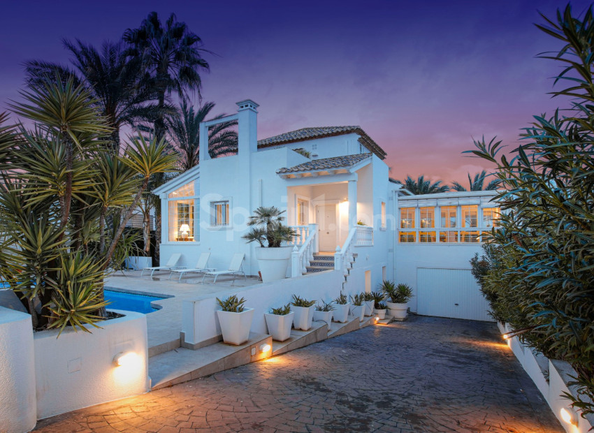 Resale - Villa -
La Marina