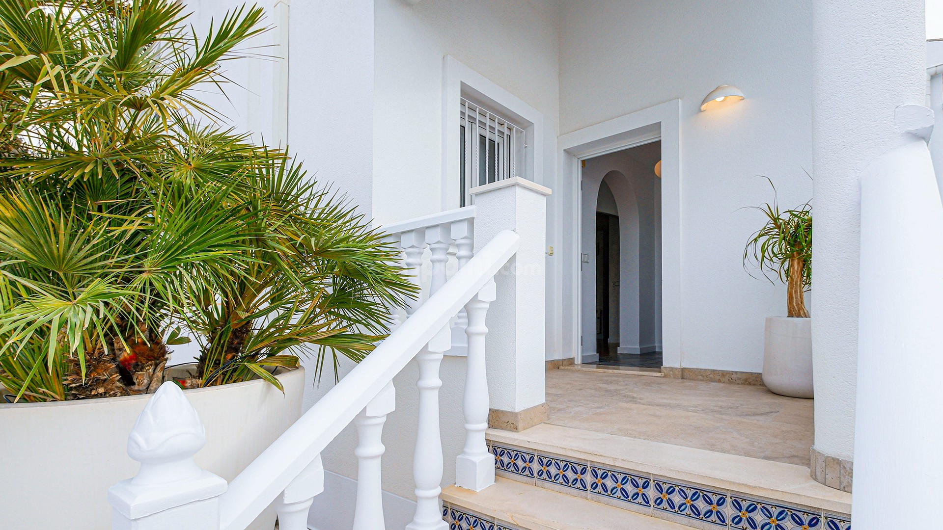 Resale - Villa -
La Marina