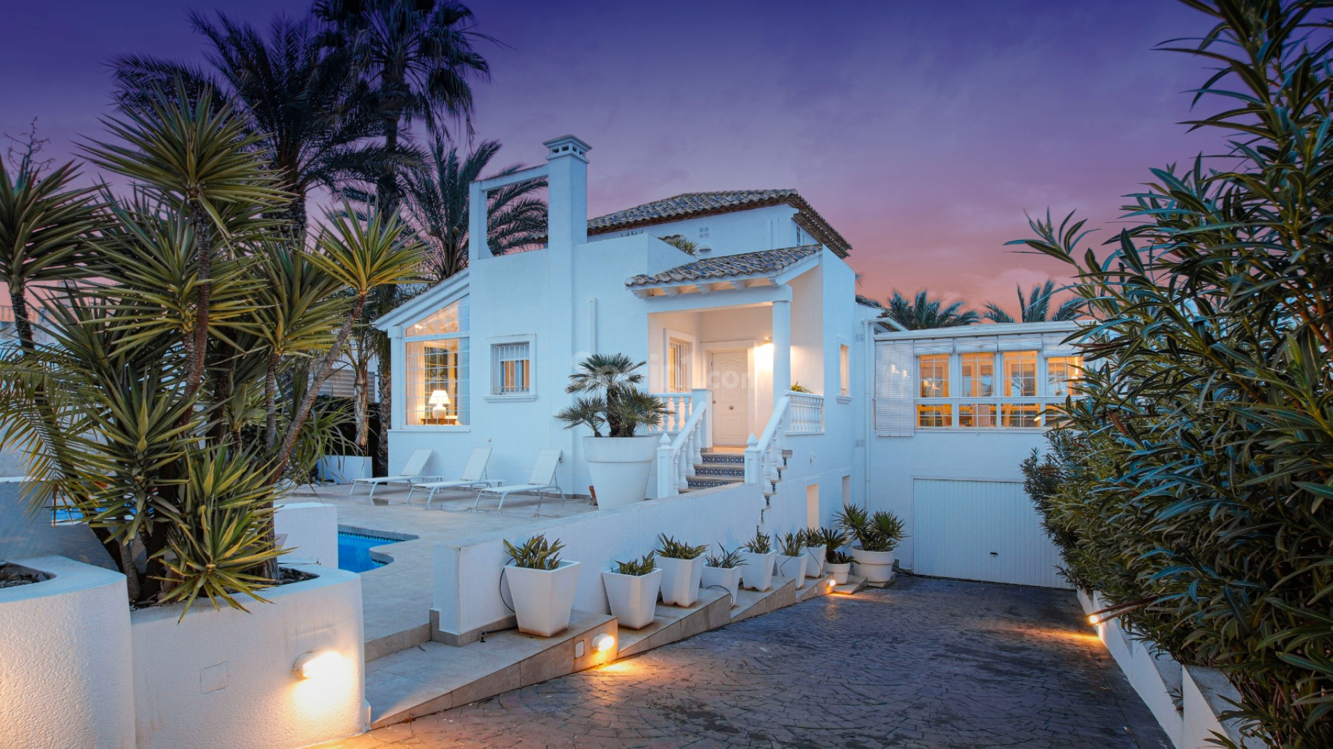 Resale - Villa -
La Marina