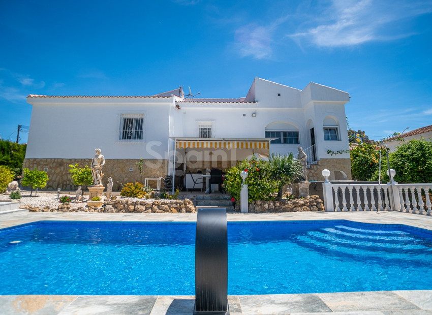 Resale - Villa -
La Marina