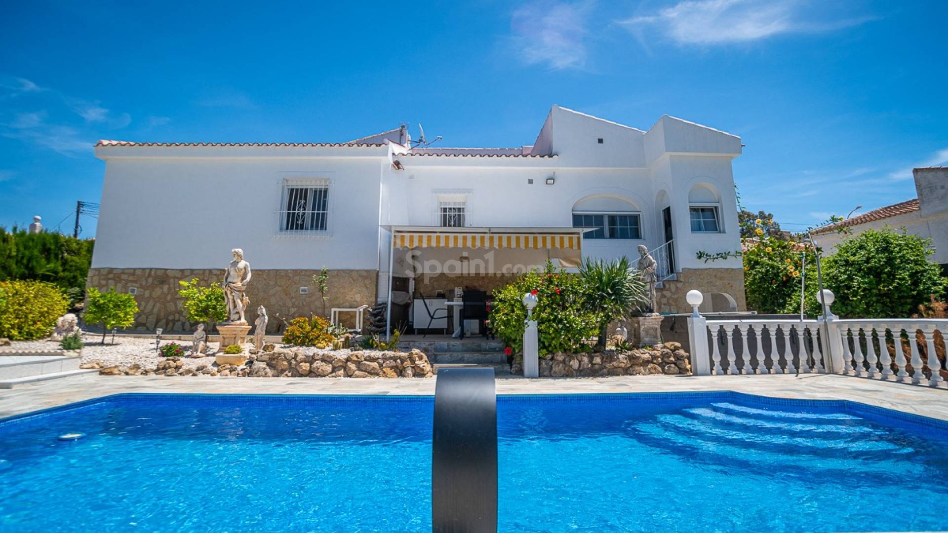 Resale - Villa -
La Marina
