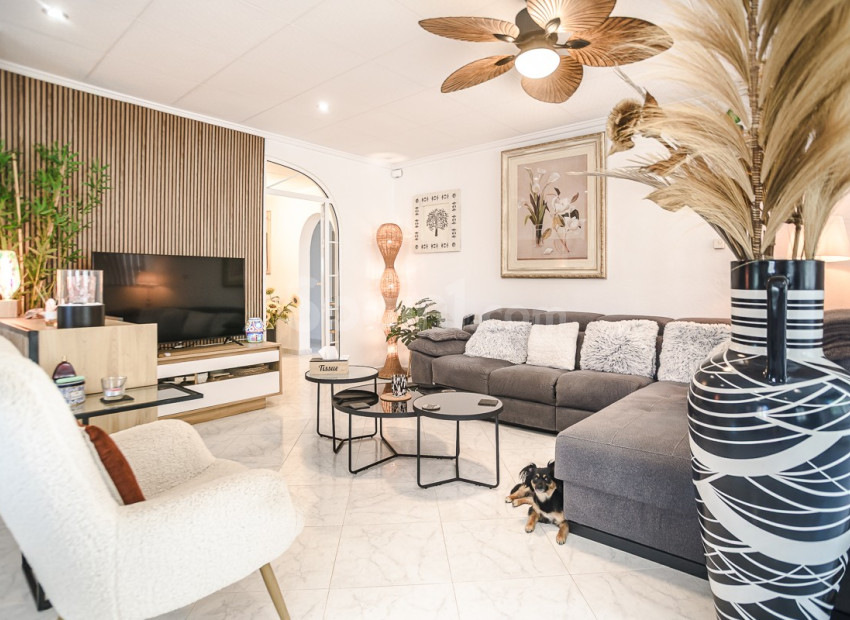 Resale - Villa -
La Marina