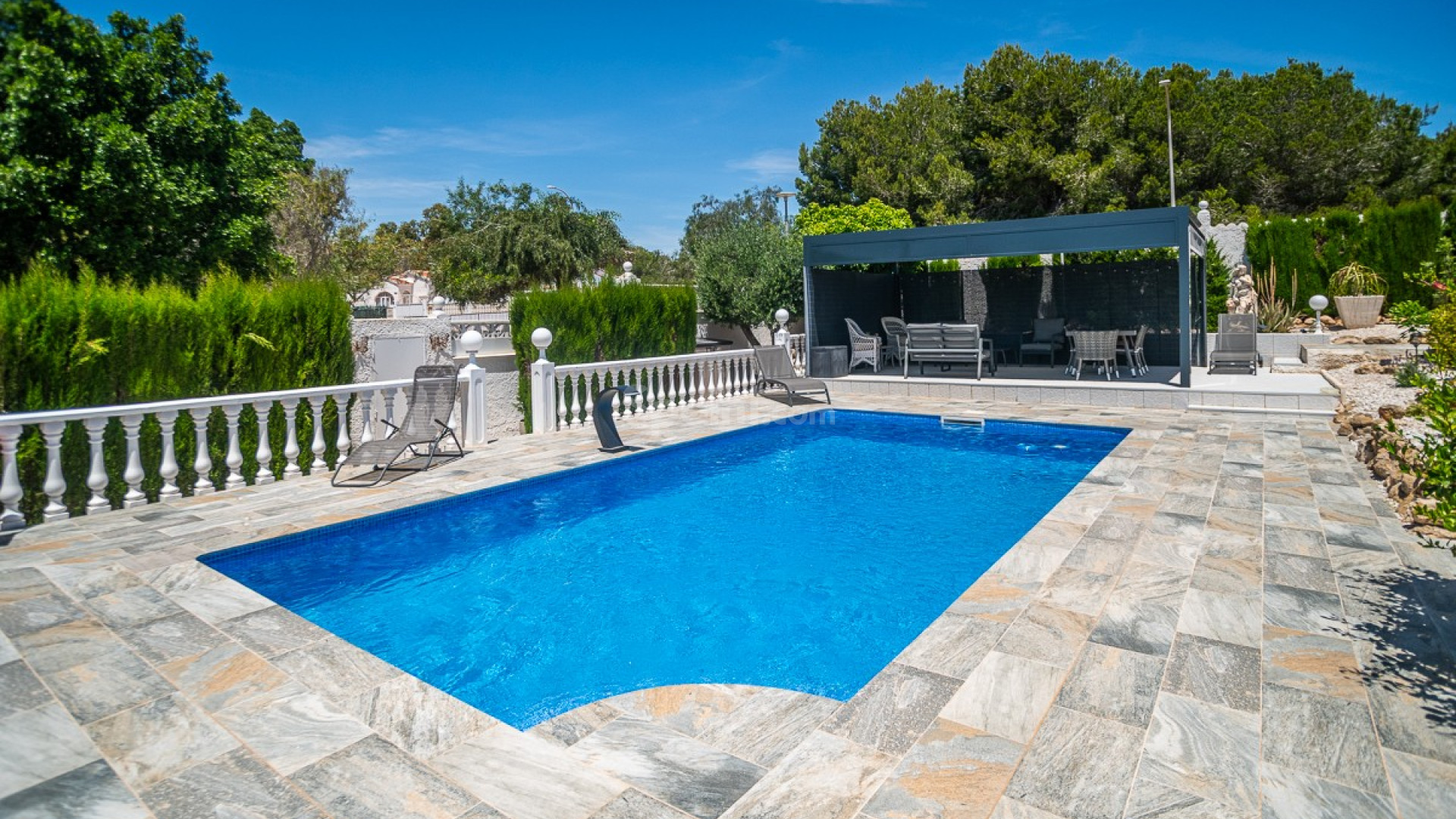 Resale - Villa -
La Marina