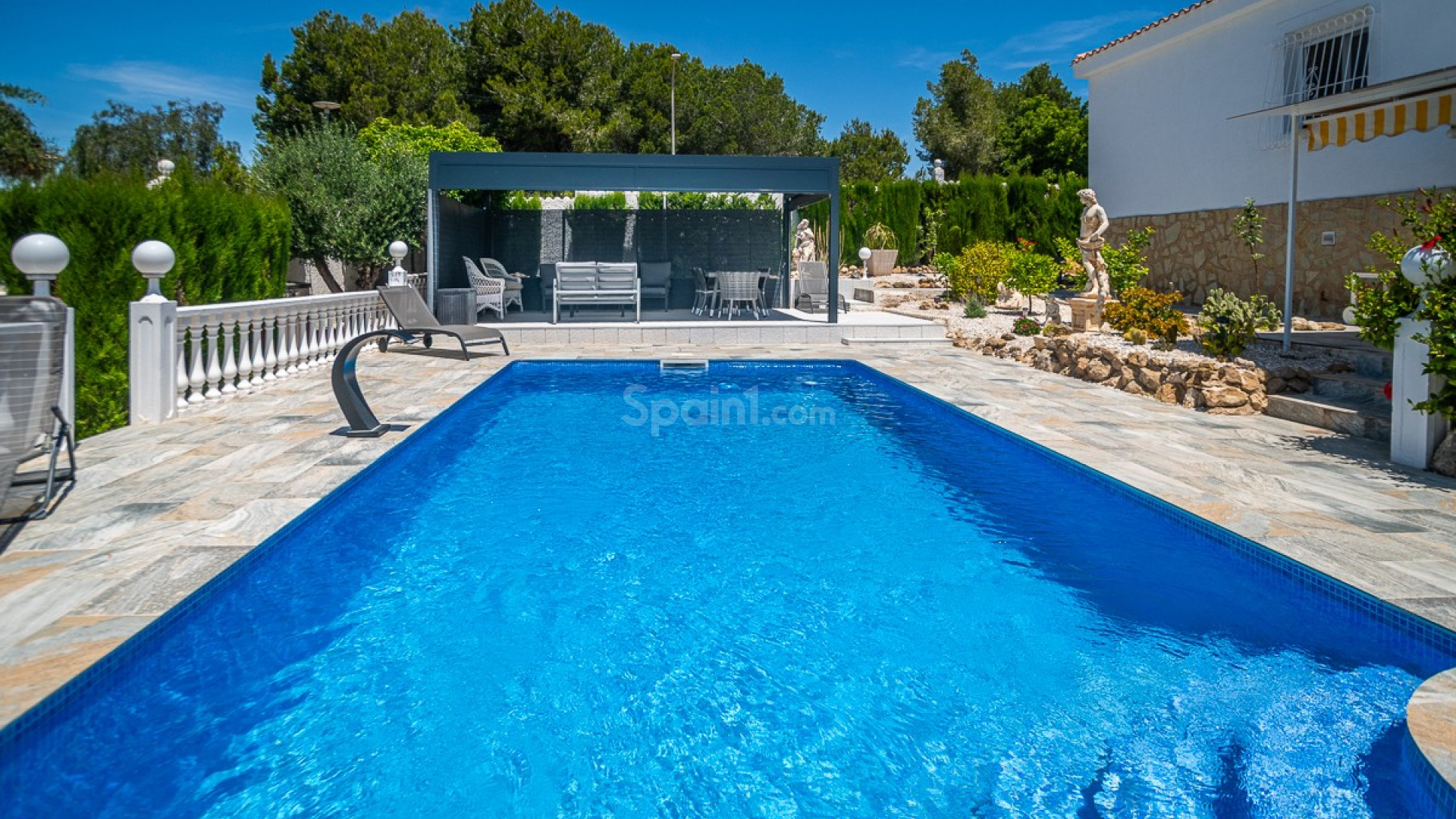 Resale - Villa -
La Marina