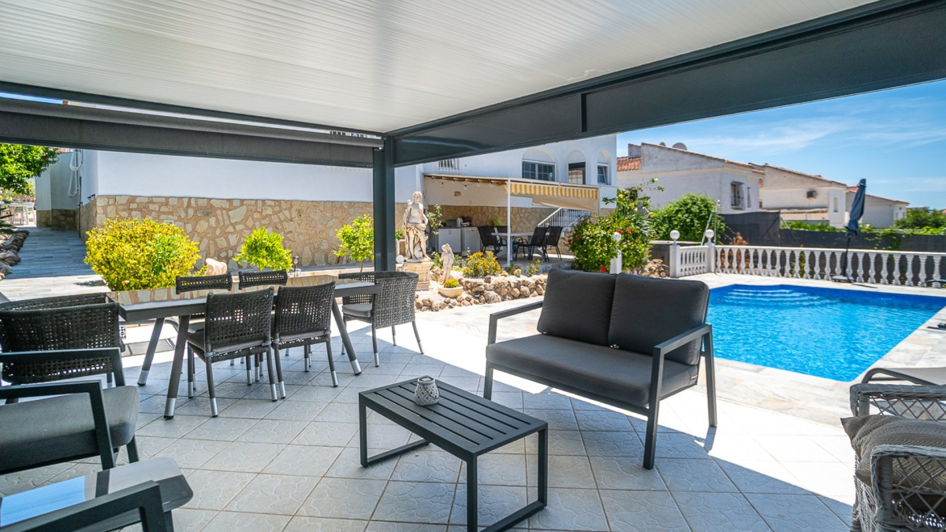Resale - Villa -
La Marina