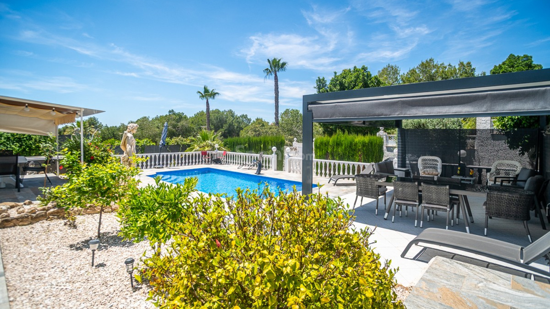 Resale - Villa -
La Marina