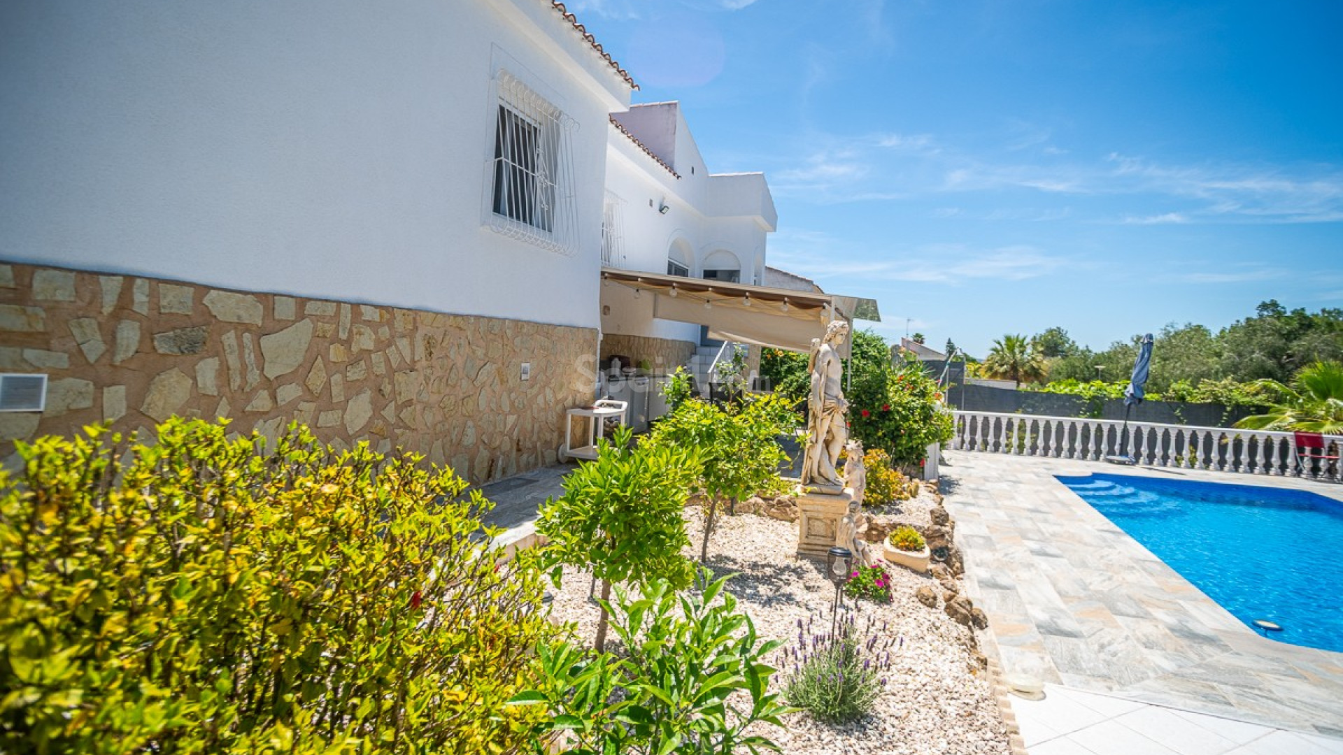 Resale - Villa -
La Marina