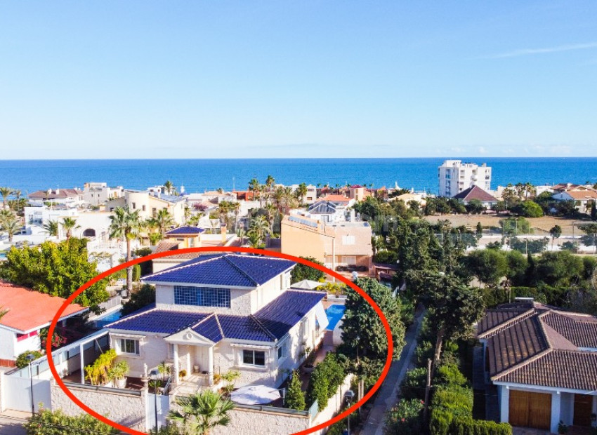 Resale - Villa -
La Mata