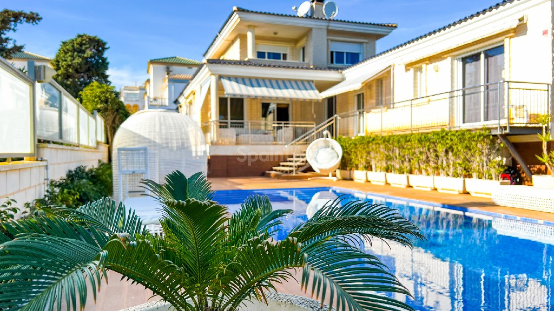 Resale - Villa -
La Mata