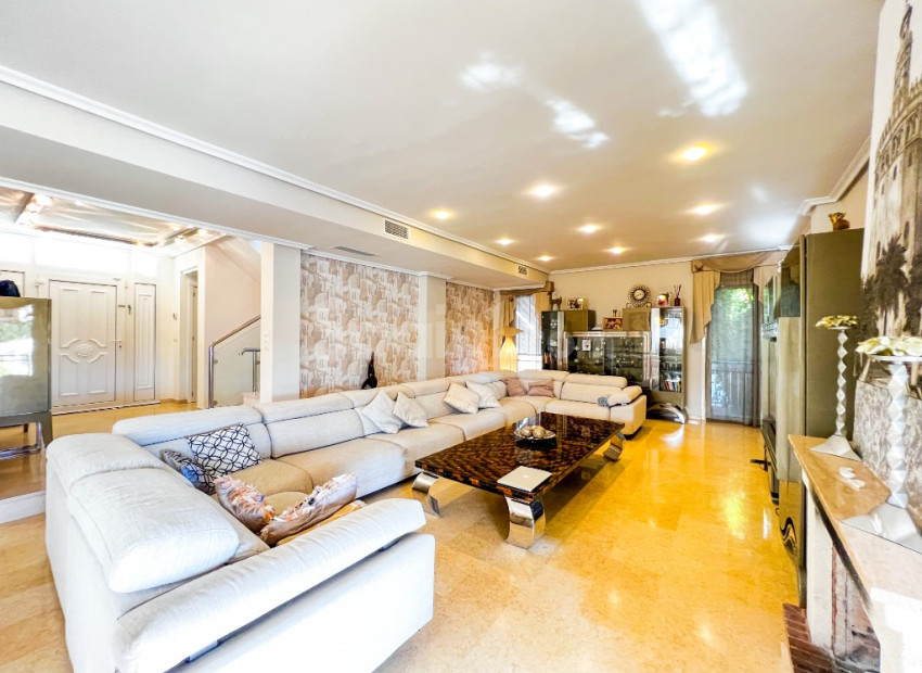 Resale - Villa -
La Mata