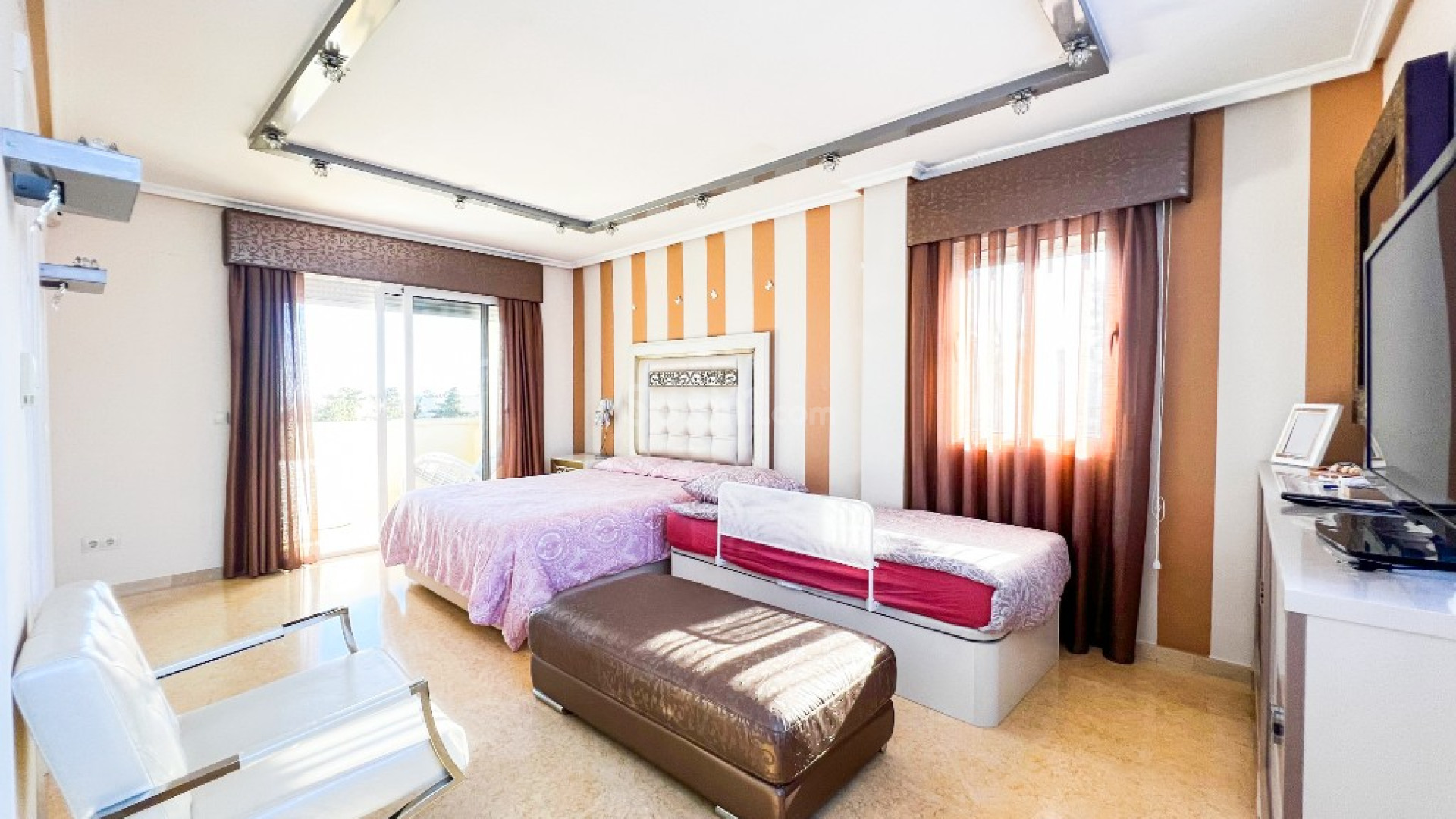 Resale - Villa -
La Mata