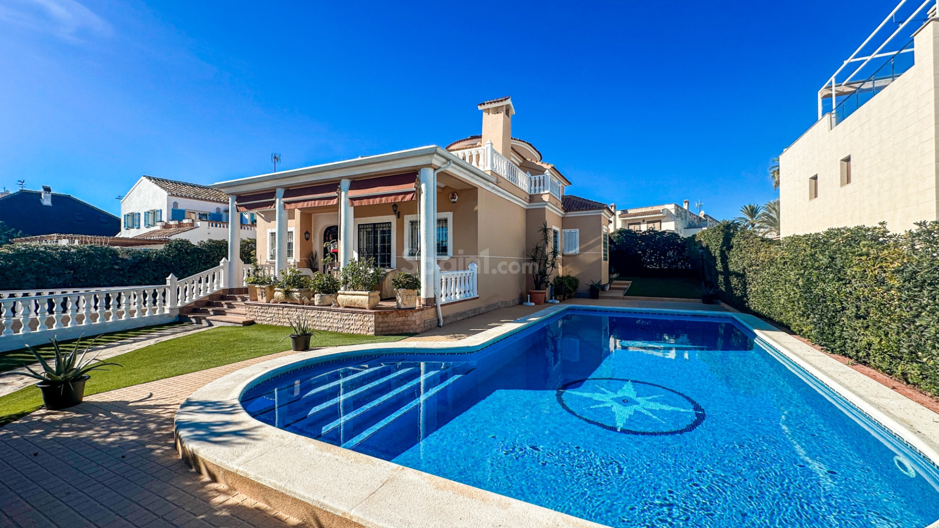 Resale - Villa -
La Mata