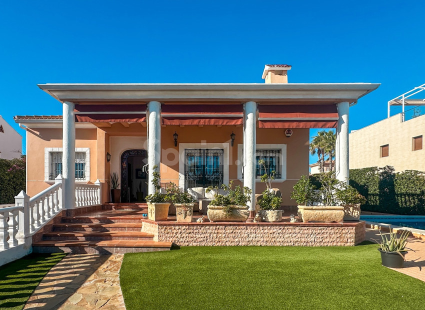 Resale - Villa -
La Mata