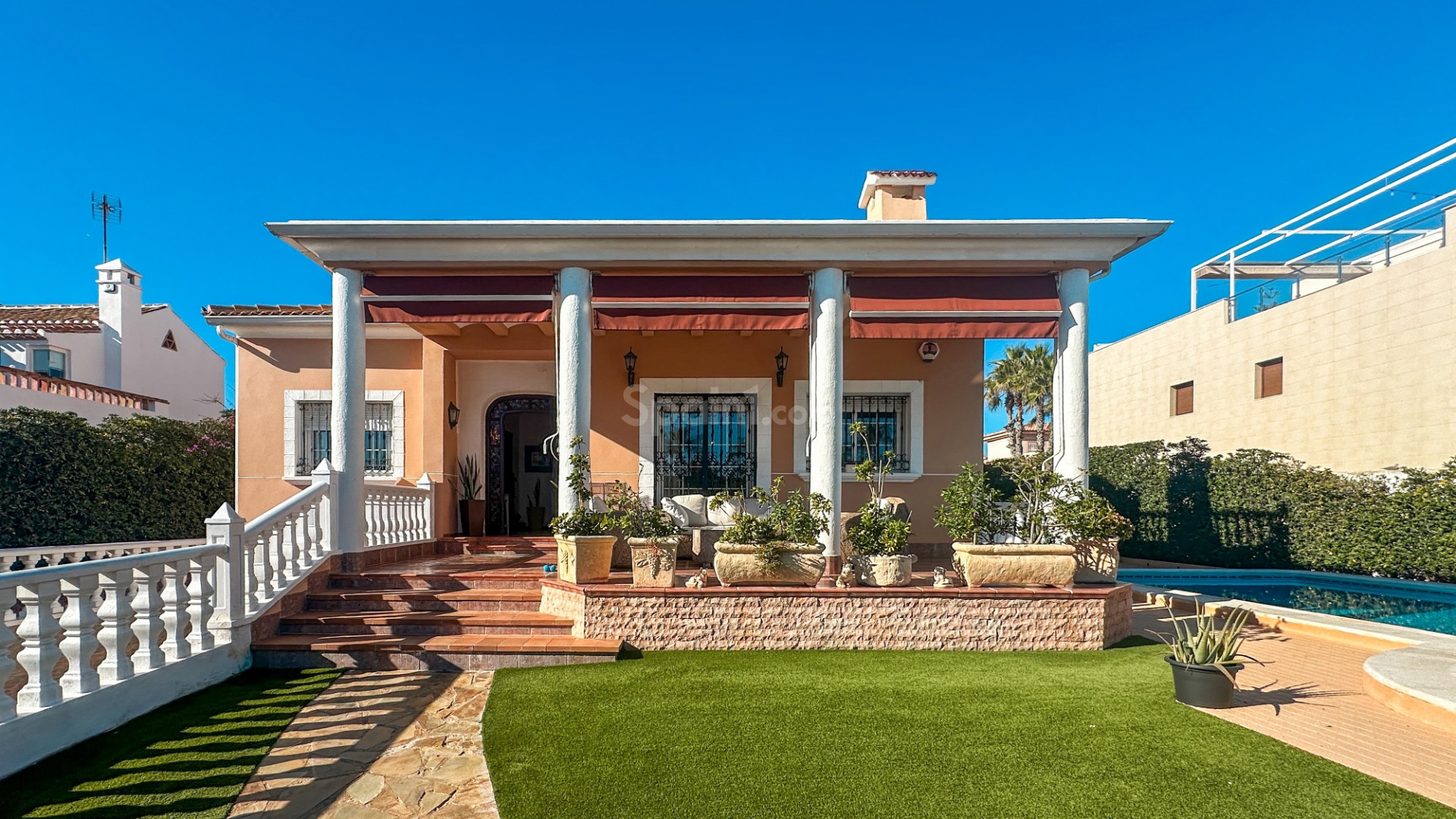 Resale - Villa -
La Mata