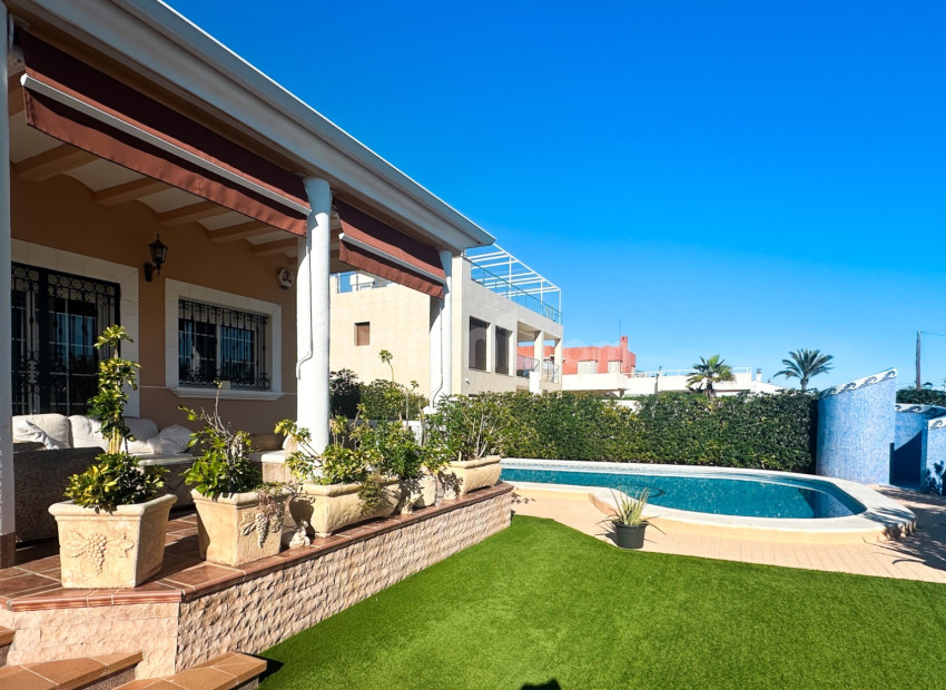Resale - Villa -
La Mata