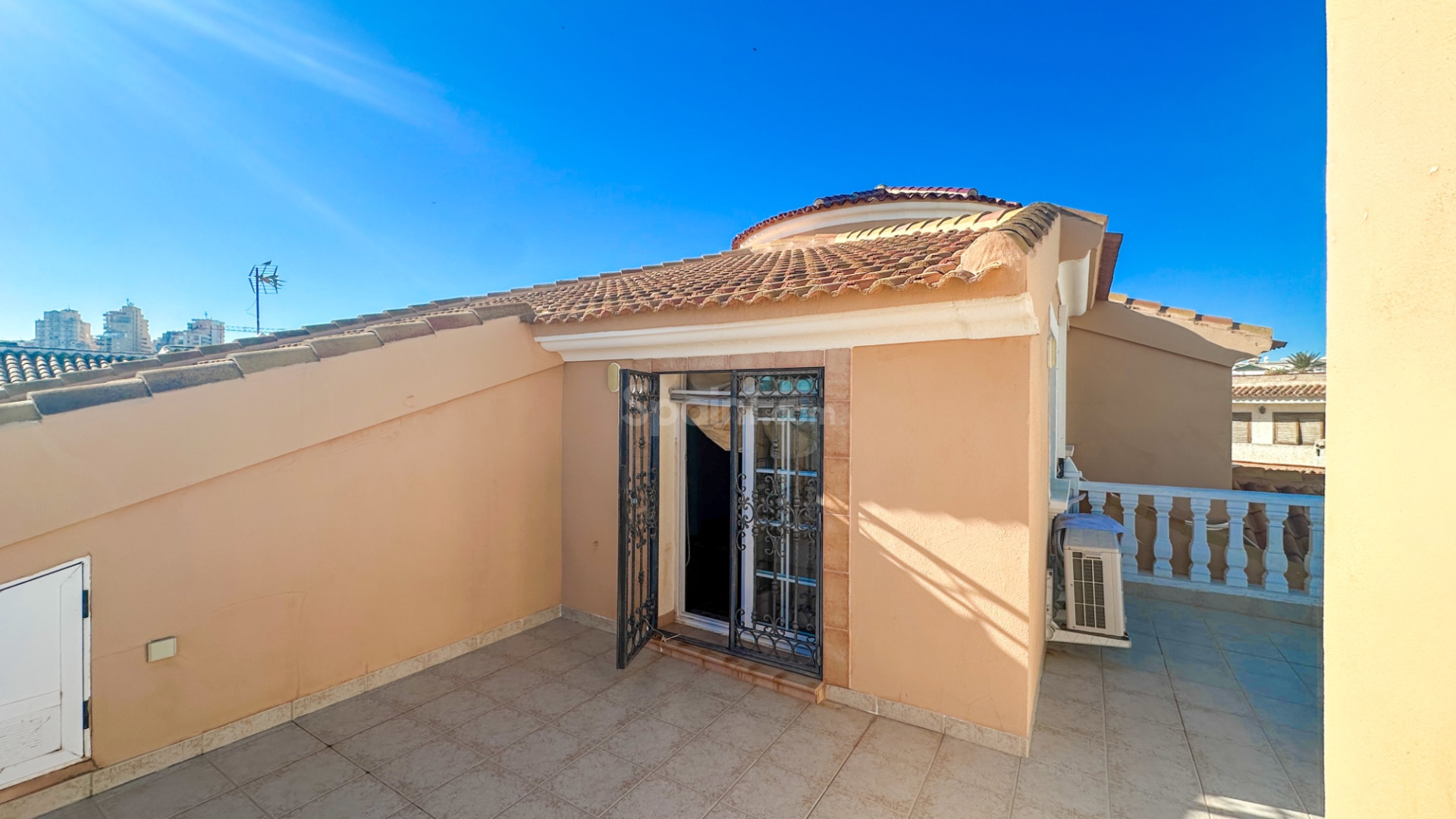 Resale - Villa -
La Mata