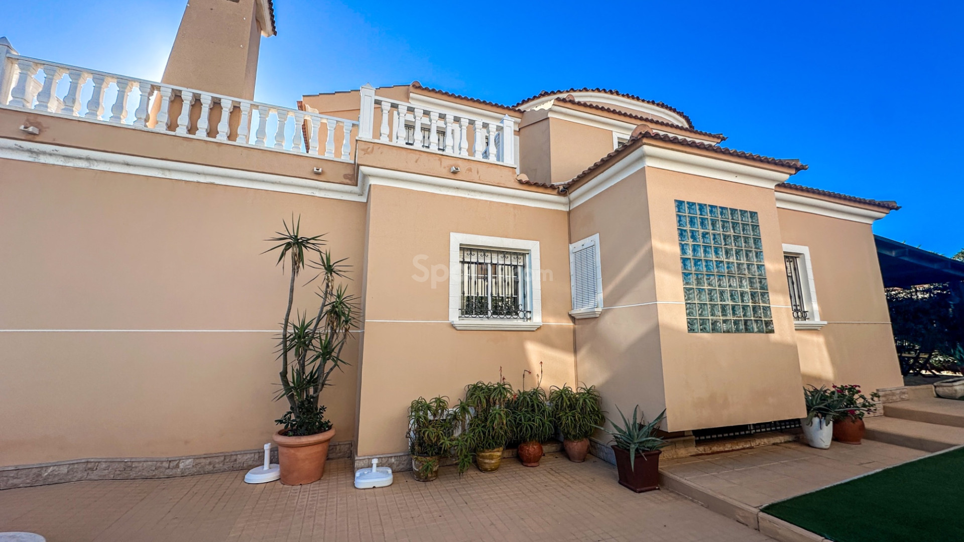 Resale - Villa -
La Mata