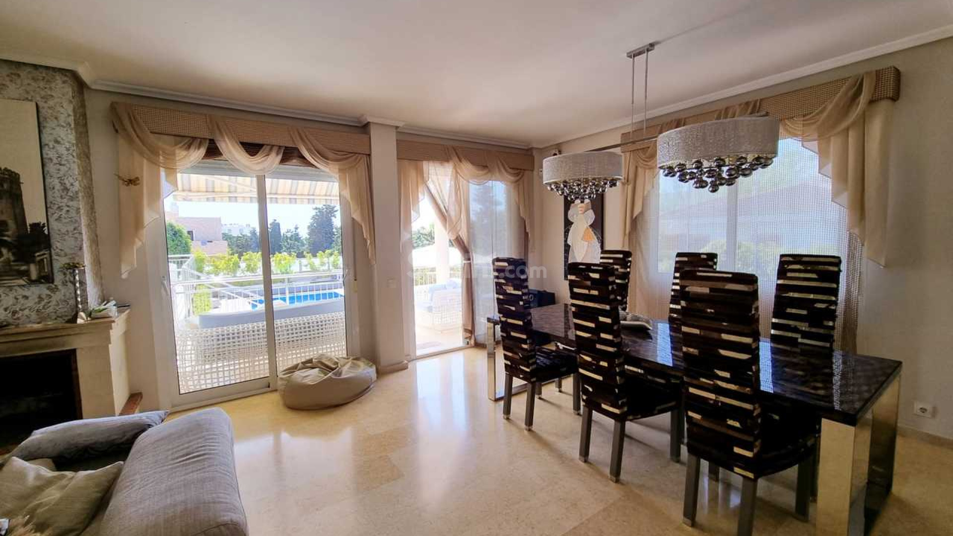 Resale - Villa -
La Mata