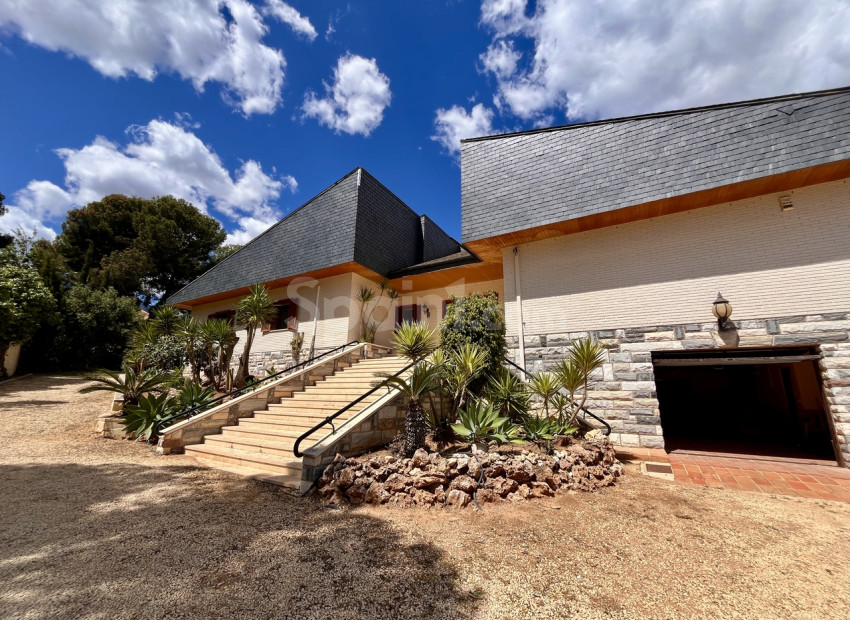 Resale - Villa -
La Nucía