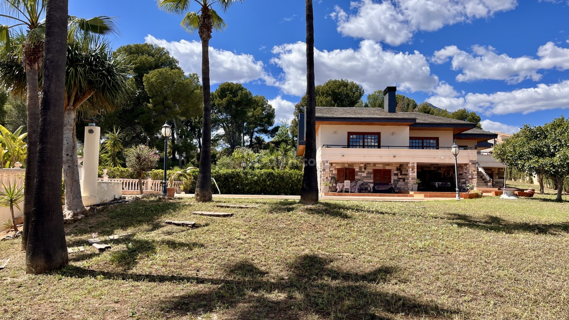 Resale - Villa -
La Nucía