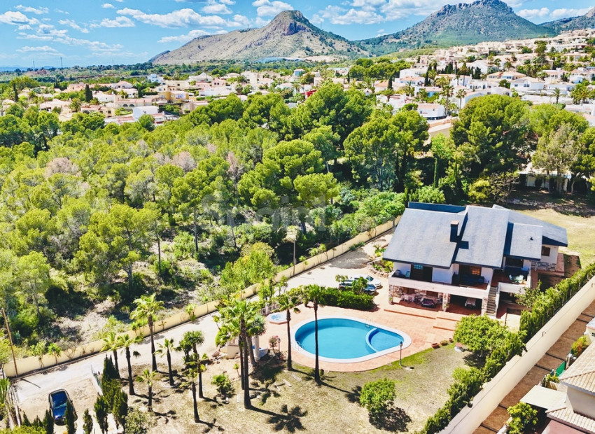 Resale - Villa -
La Nucía