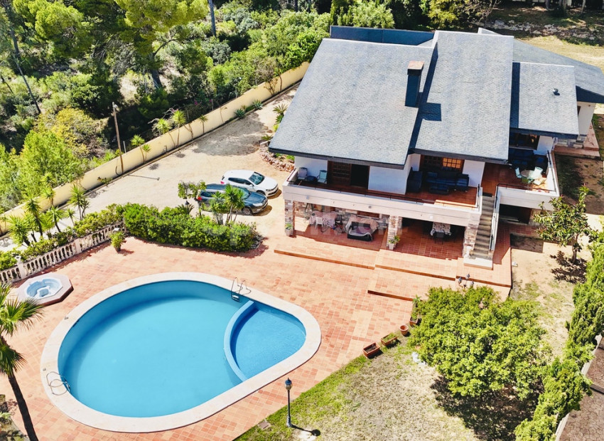 Resale - Villa -
La Nucía