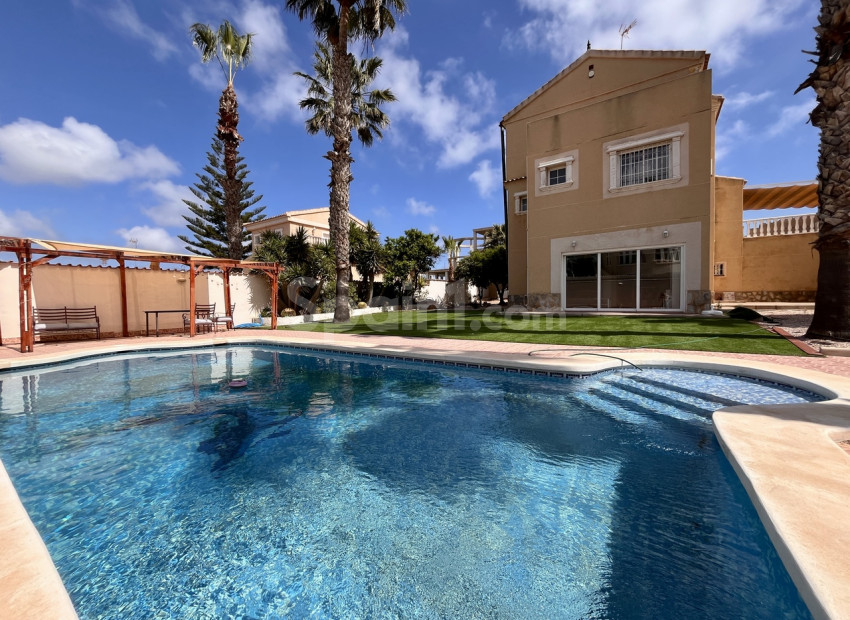 Resale - Villa -
La Zenia