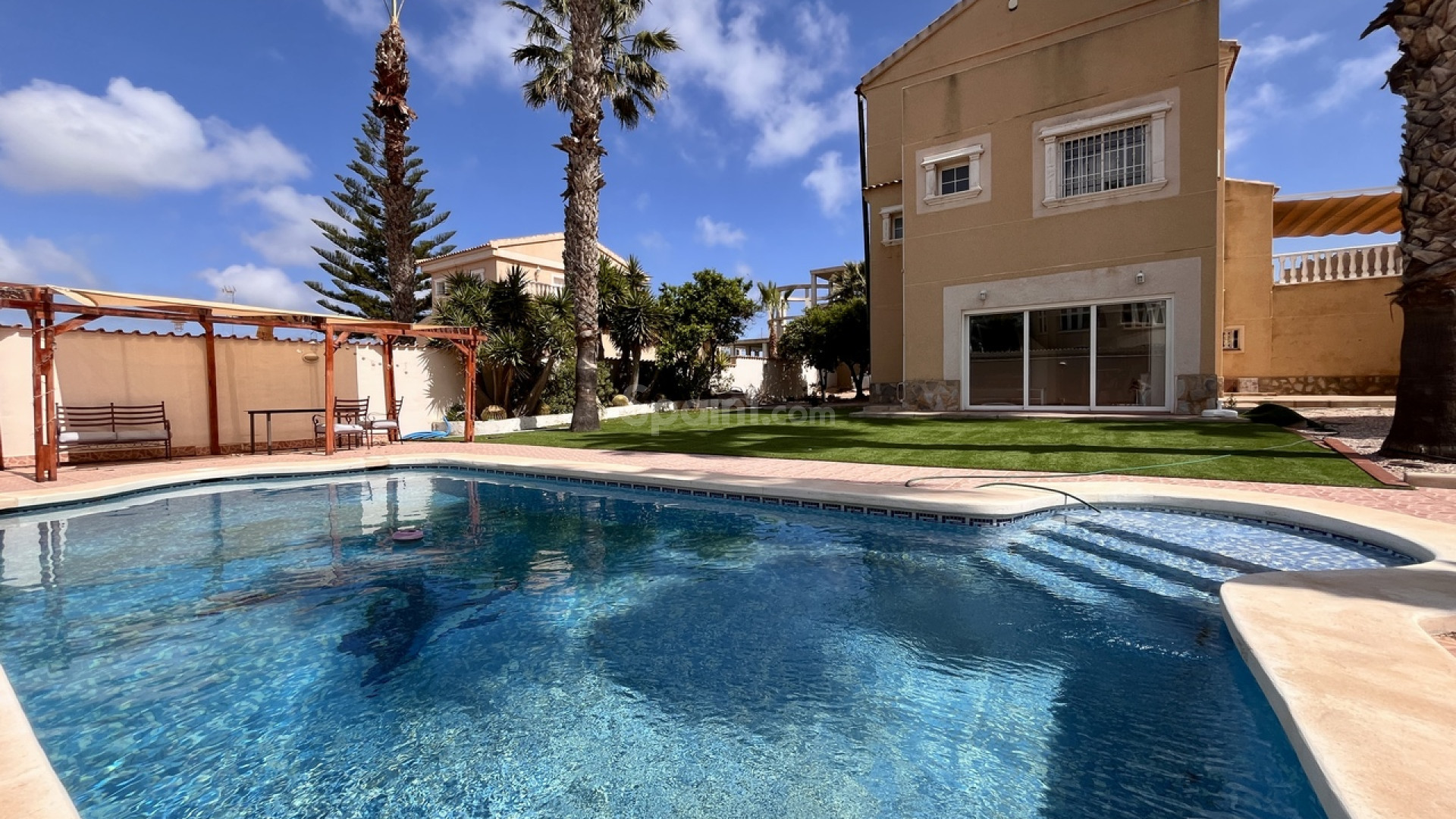 Resale - Villa -
La Zenia