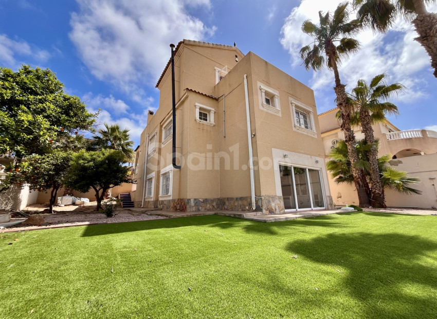 Resale - Villa -
La Zenia