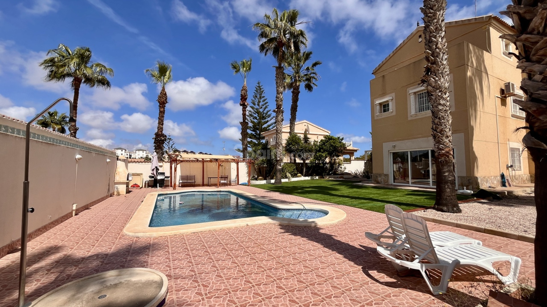 Resale - Villa -
La Zenia