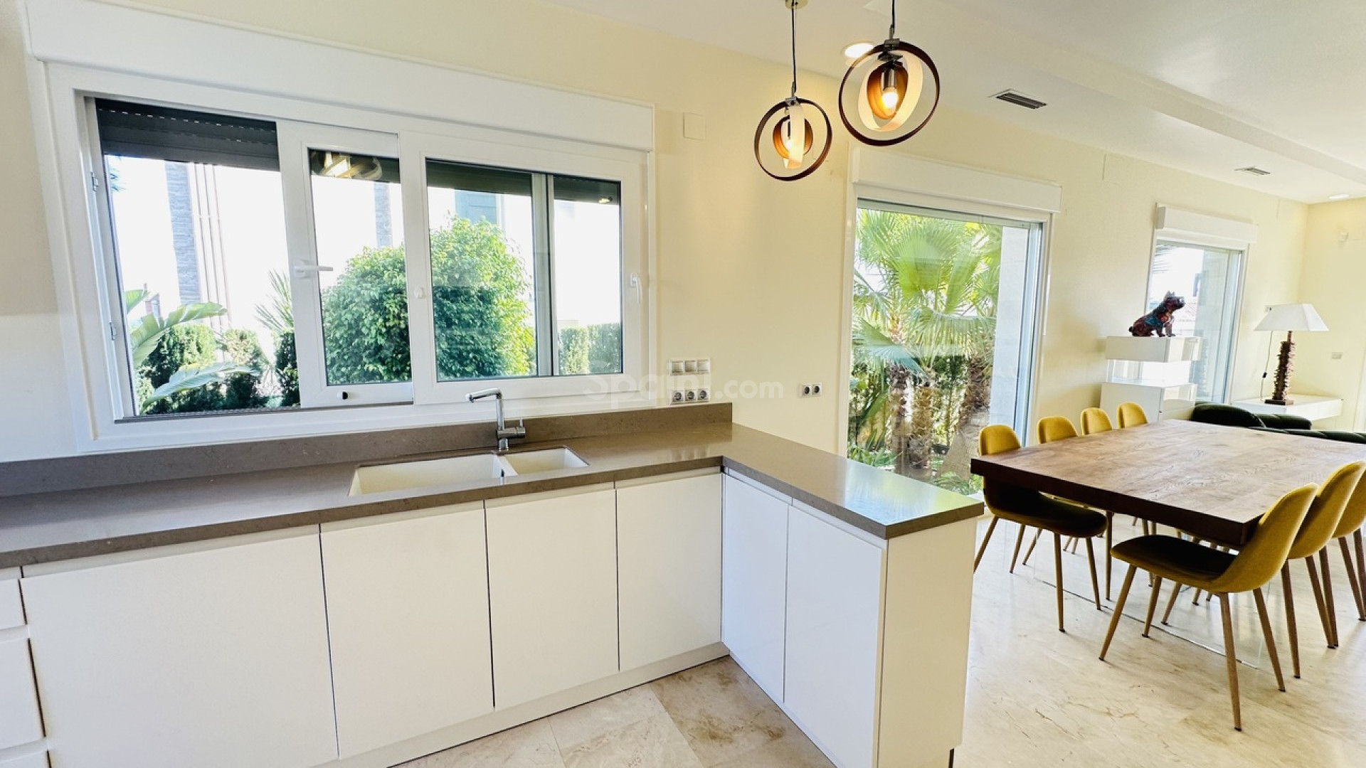 Resale - Villa -
La Zenia