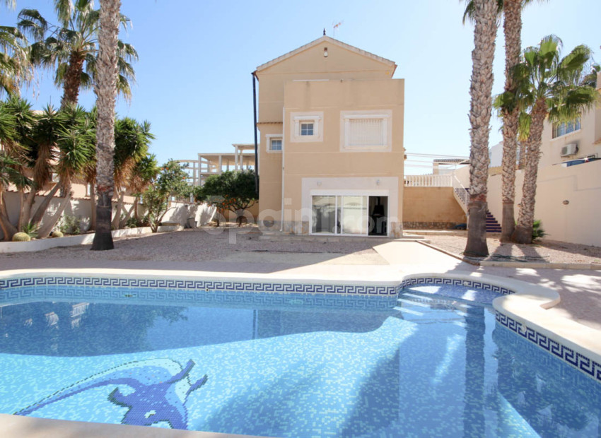 Resale - Villa -
La Zenia