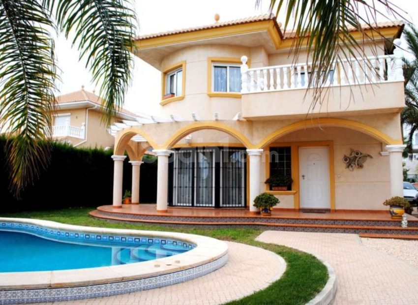 Resale - Villa -
La Zenia